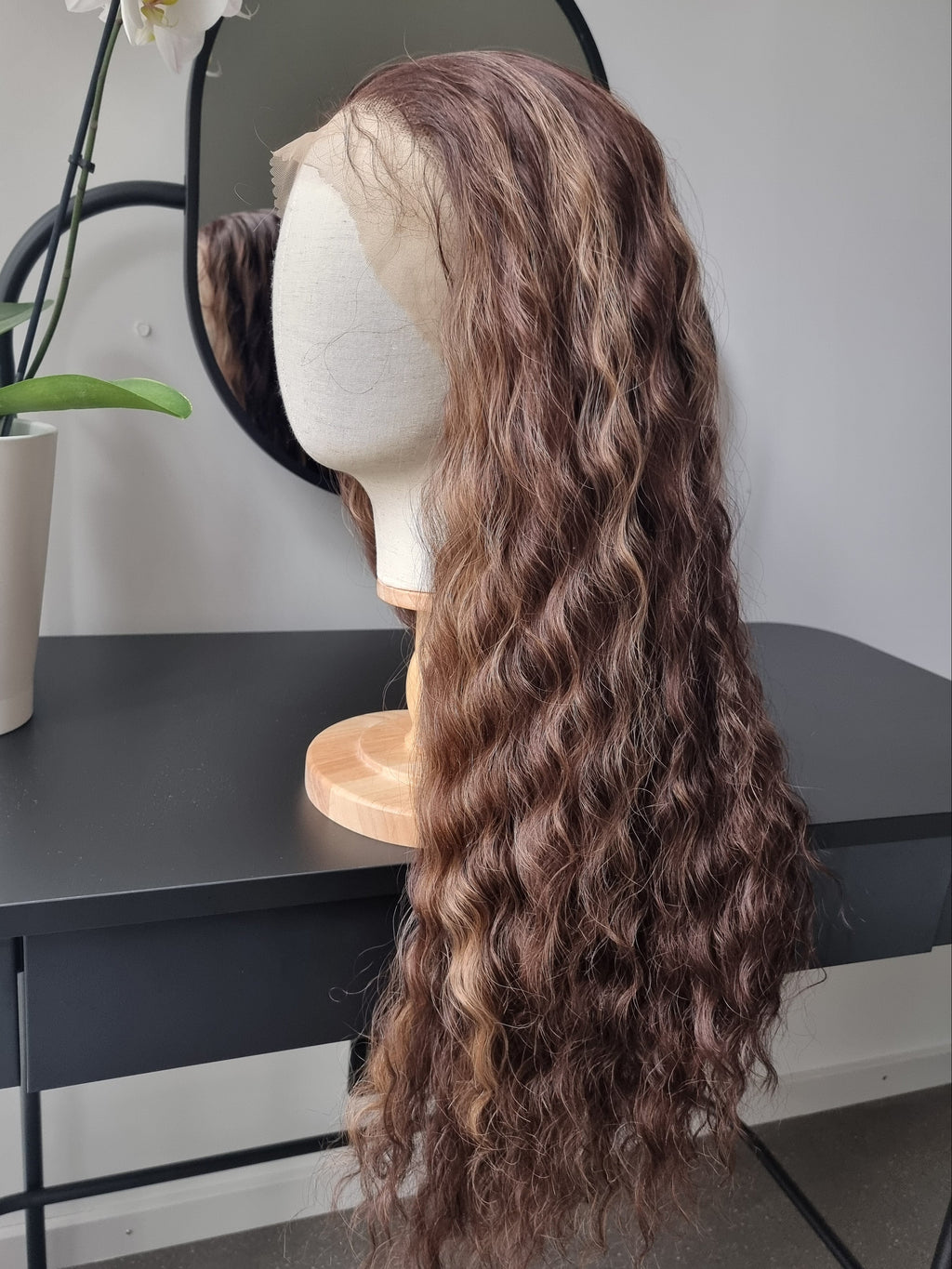 "Eva" synthetic hair wig