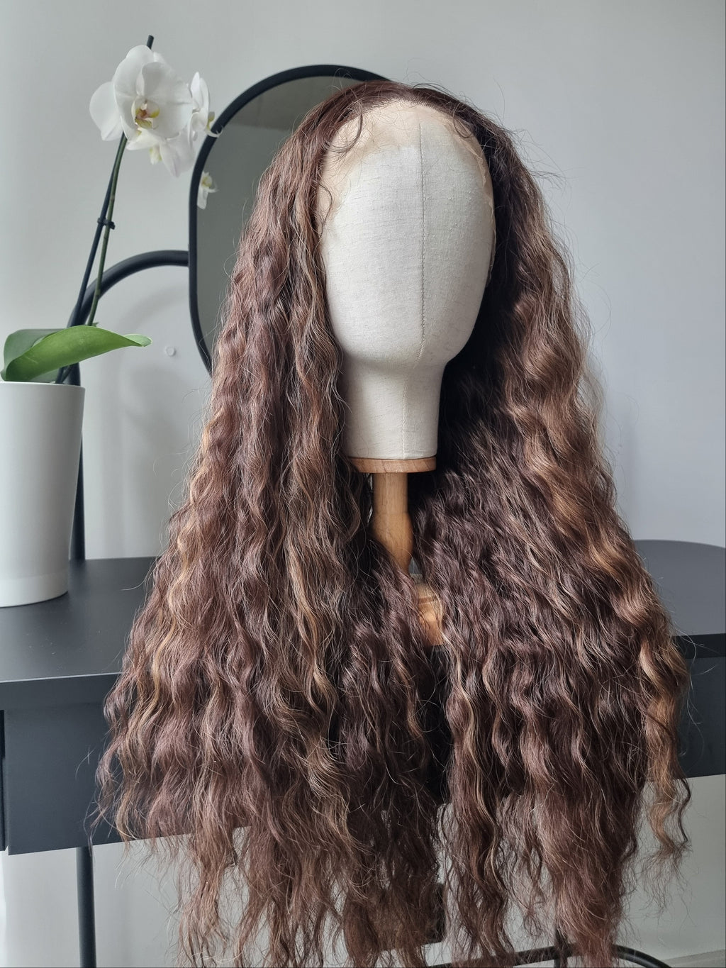 "Eva" synthetic hair wig