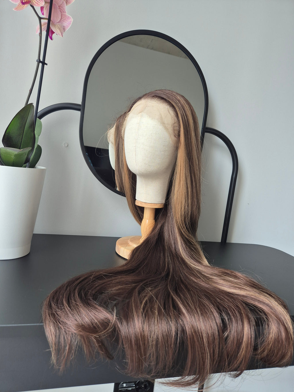 "Maya" synthetic hair wig