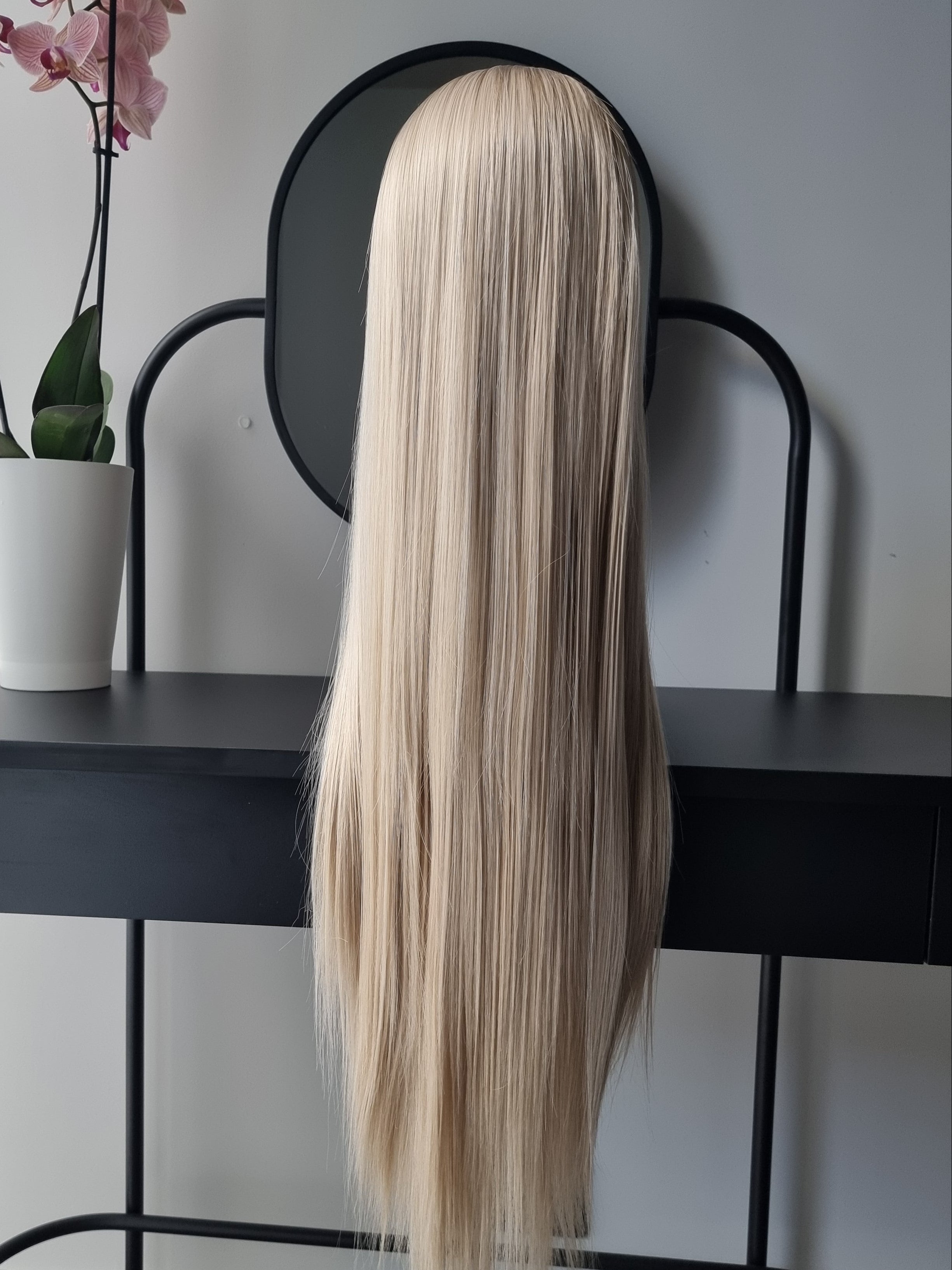 "Elva" synthetic hair wig