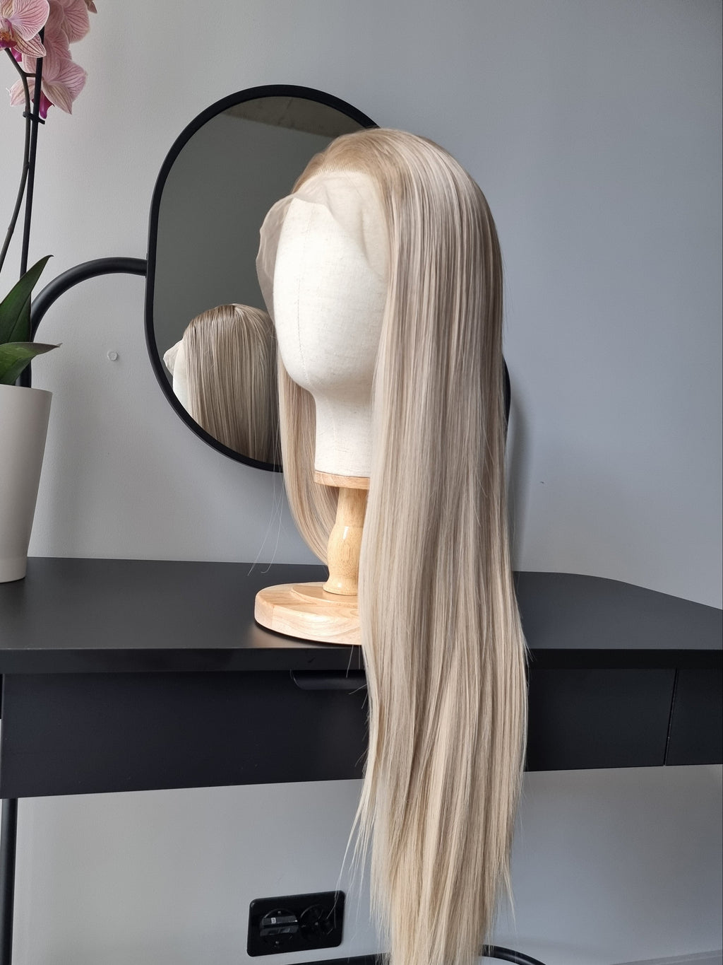 "Elva" synthetic hair wig