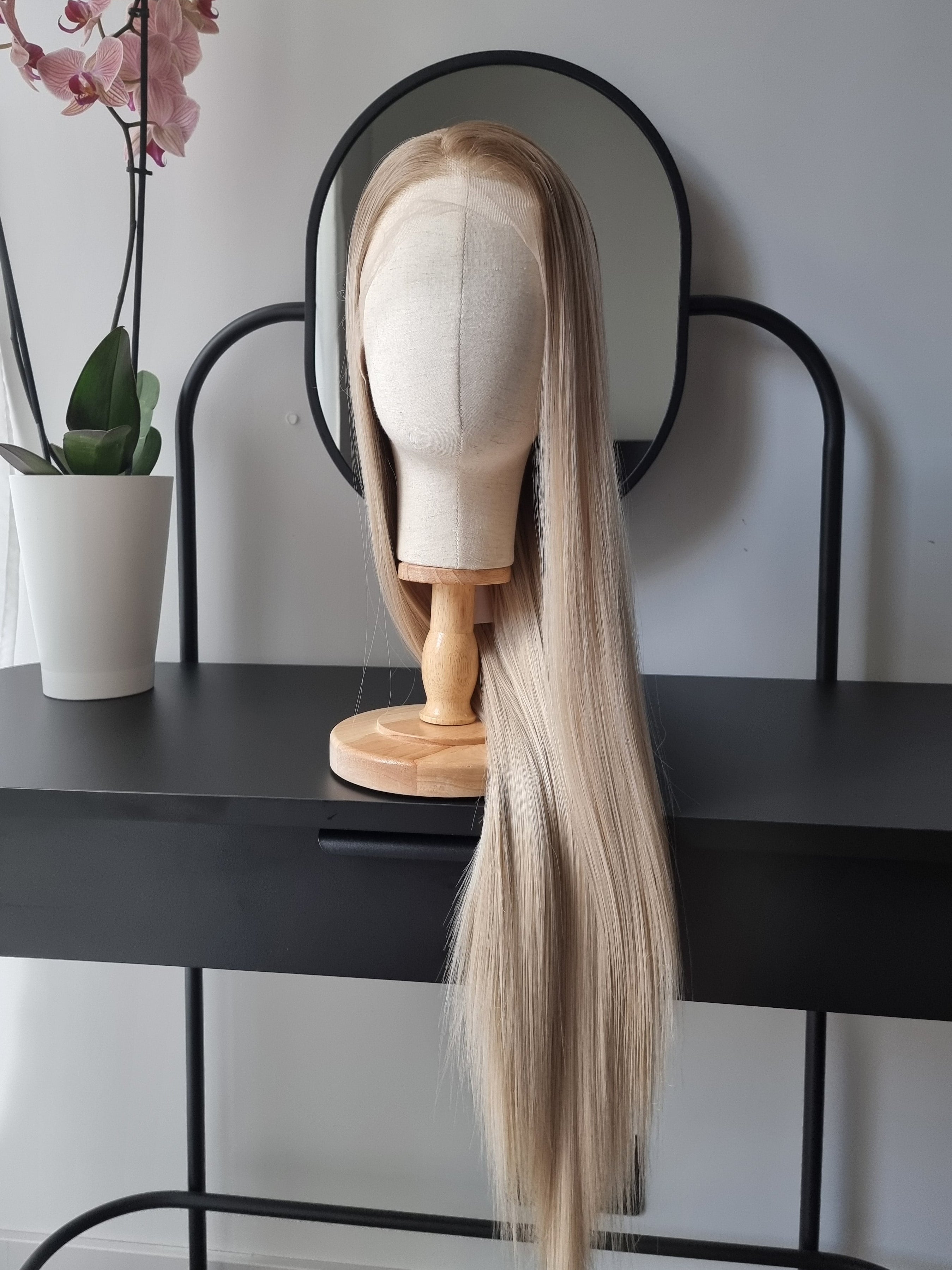 "Elva" synthetic hair wig