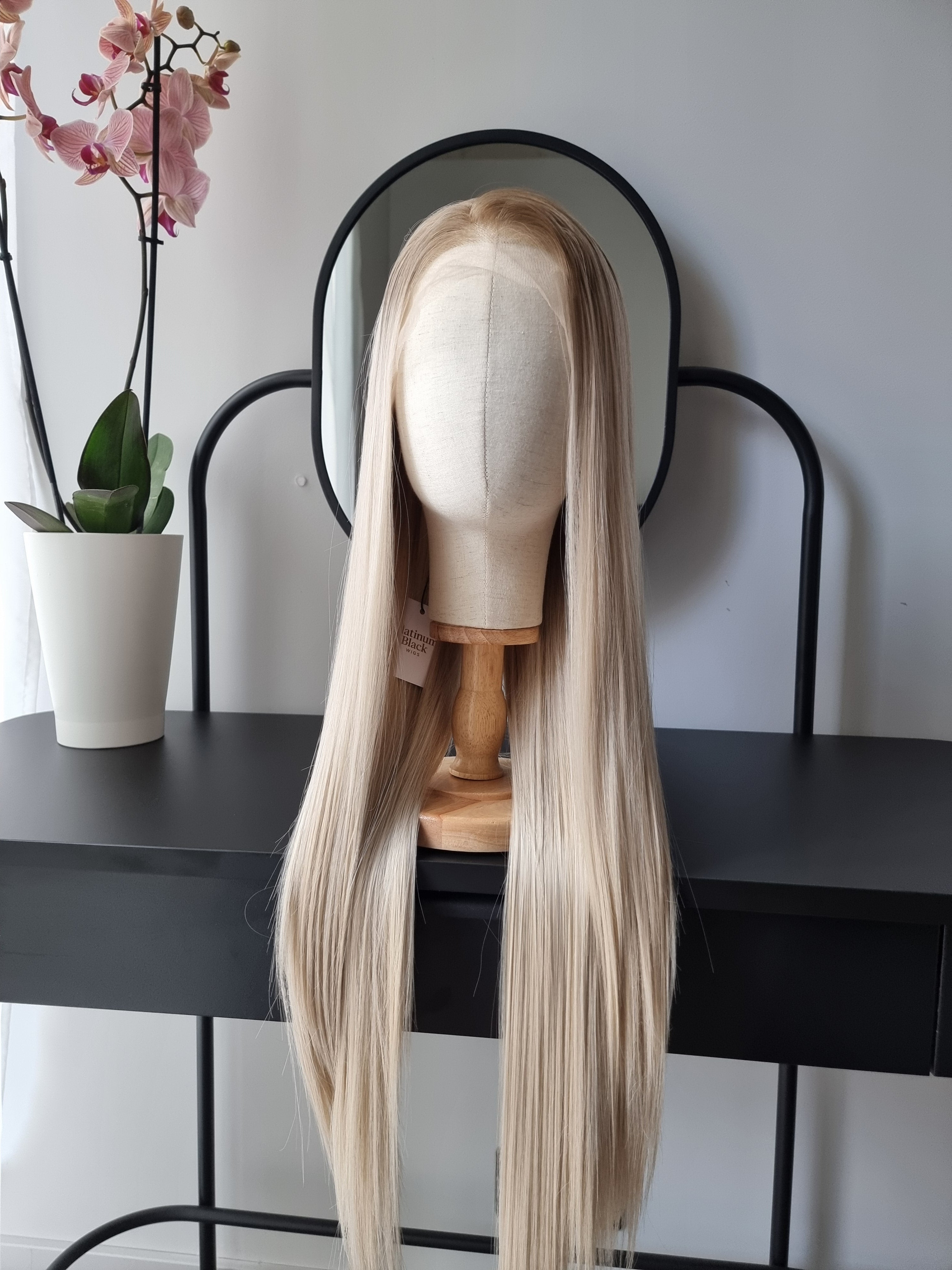 "Elva" synthetic hair wig