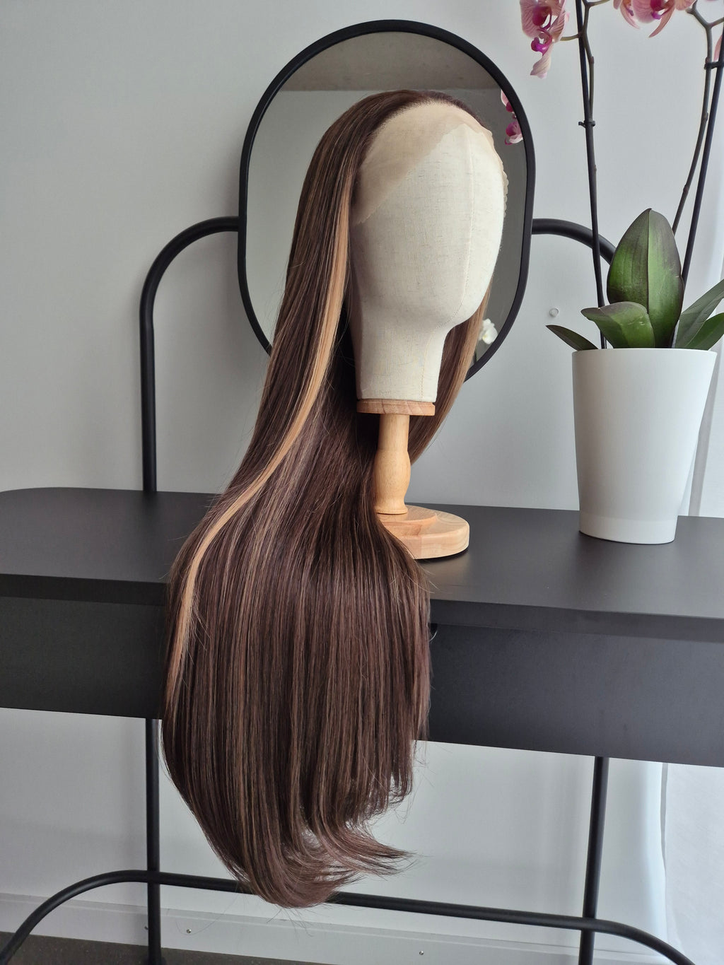 "Maya" synthetic hair wig