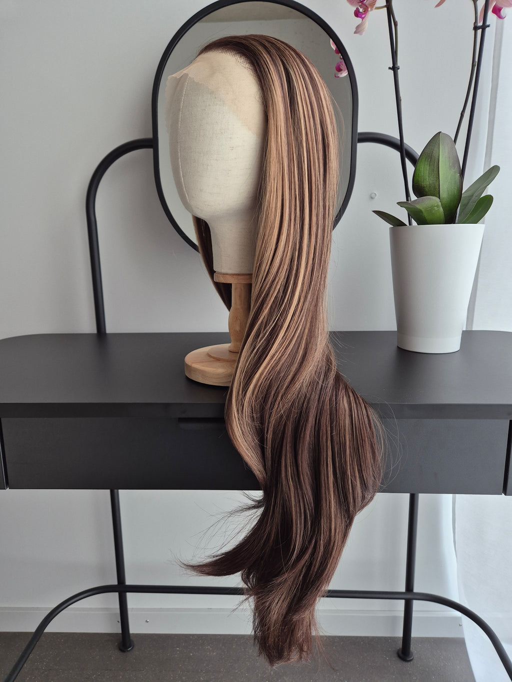 "Maya" synthetic hair wig
