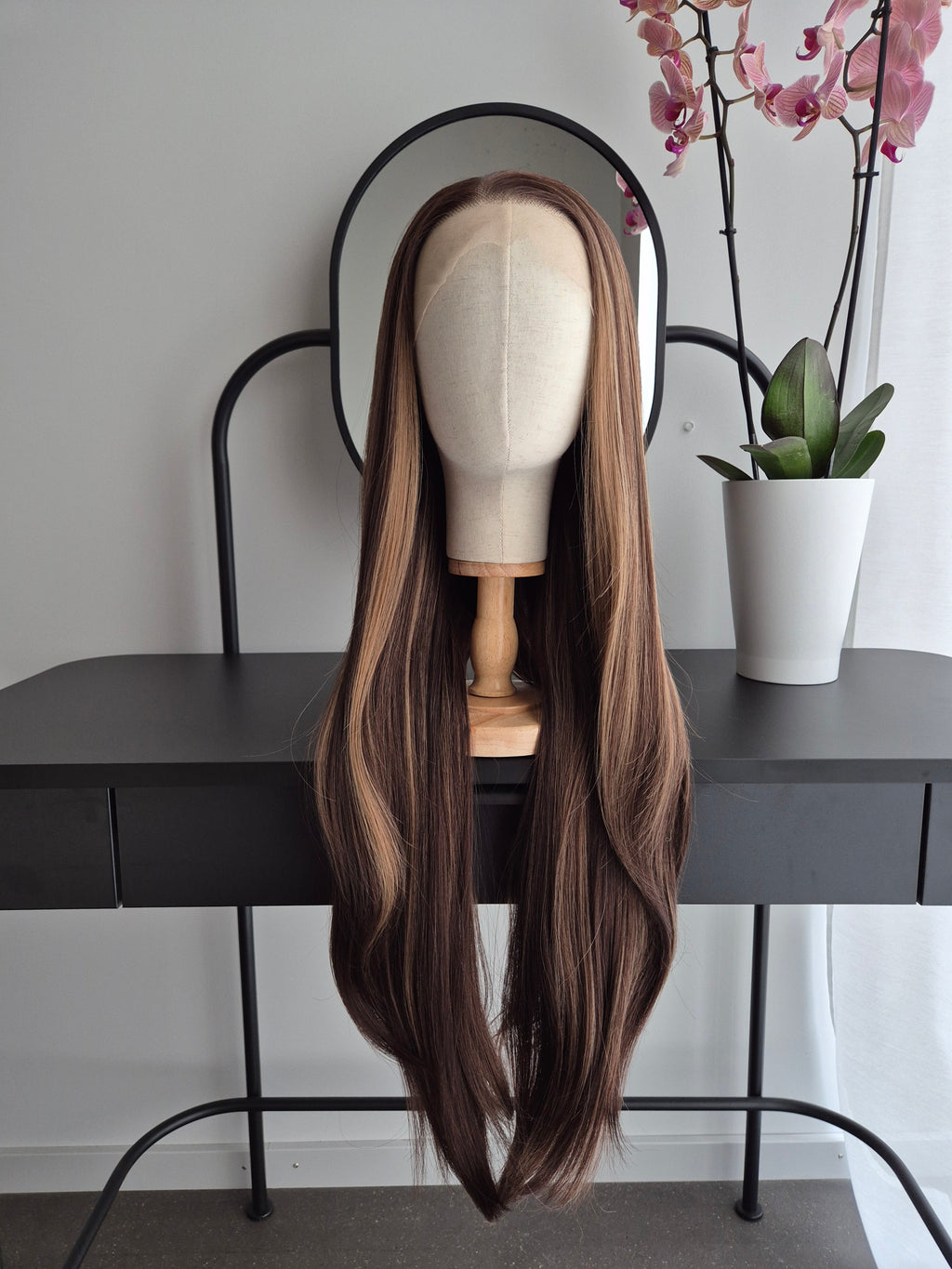 "Maya" synthetic hair wig