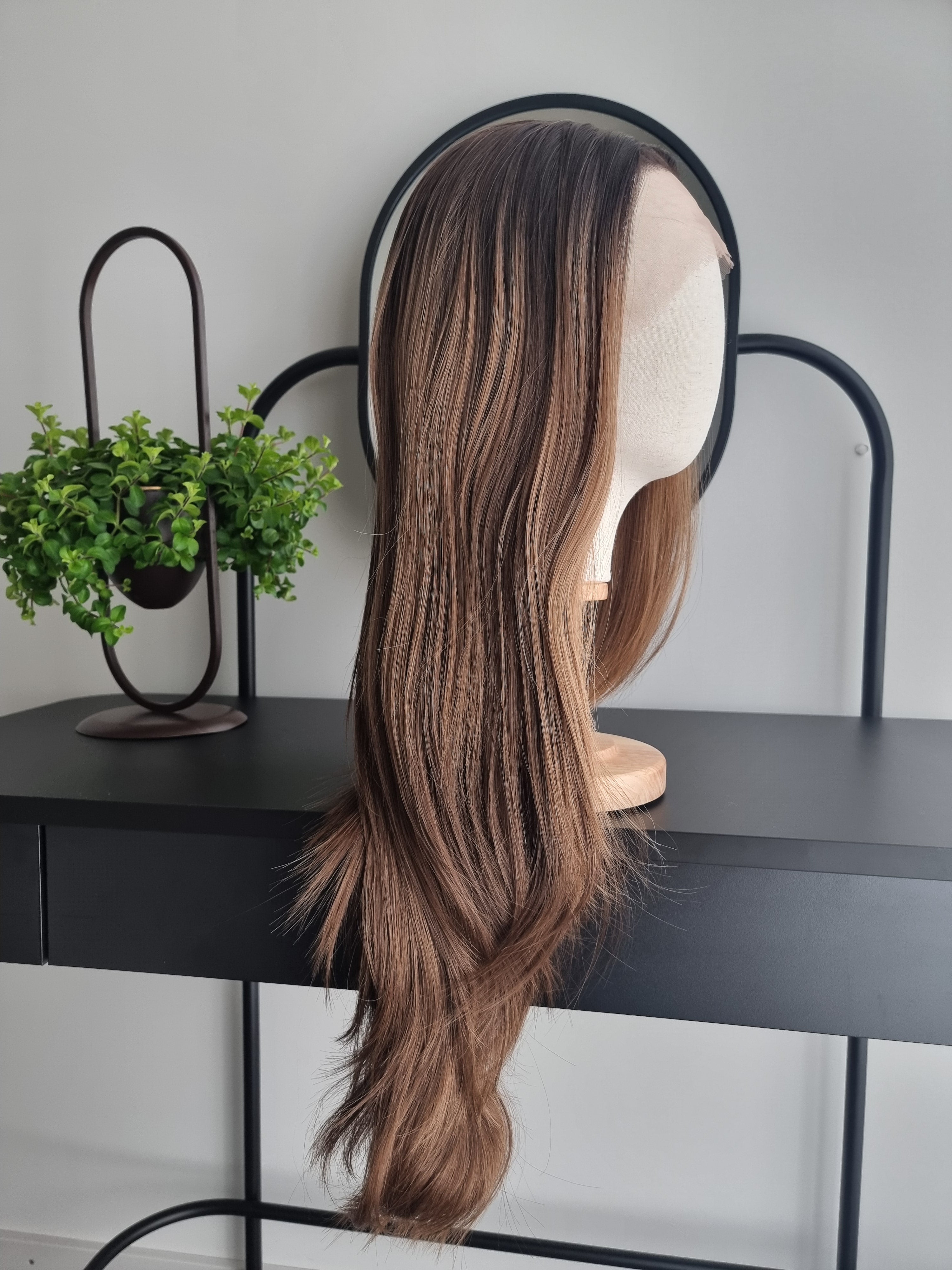 "Unei" synthetic hair wig