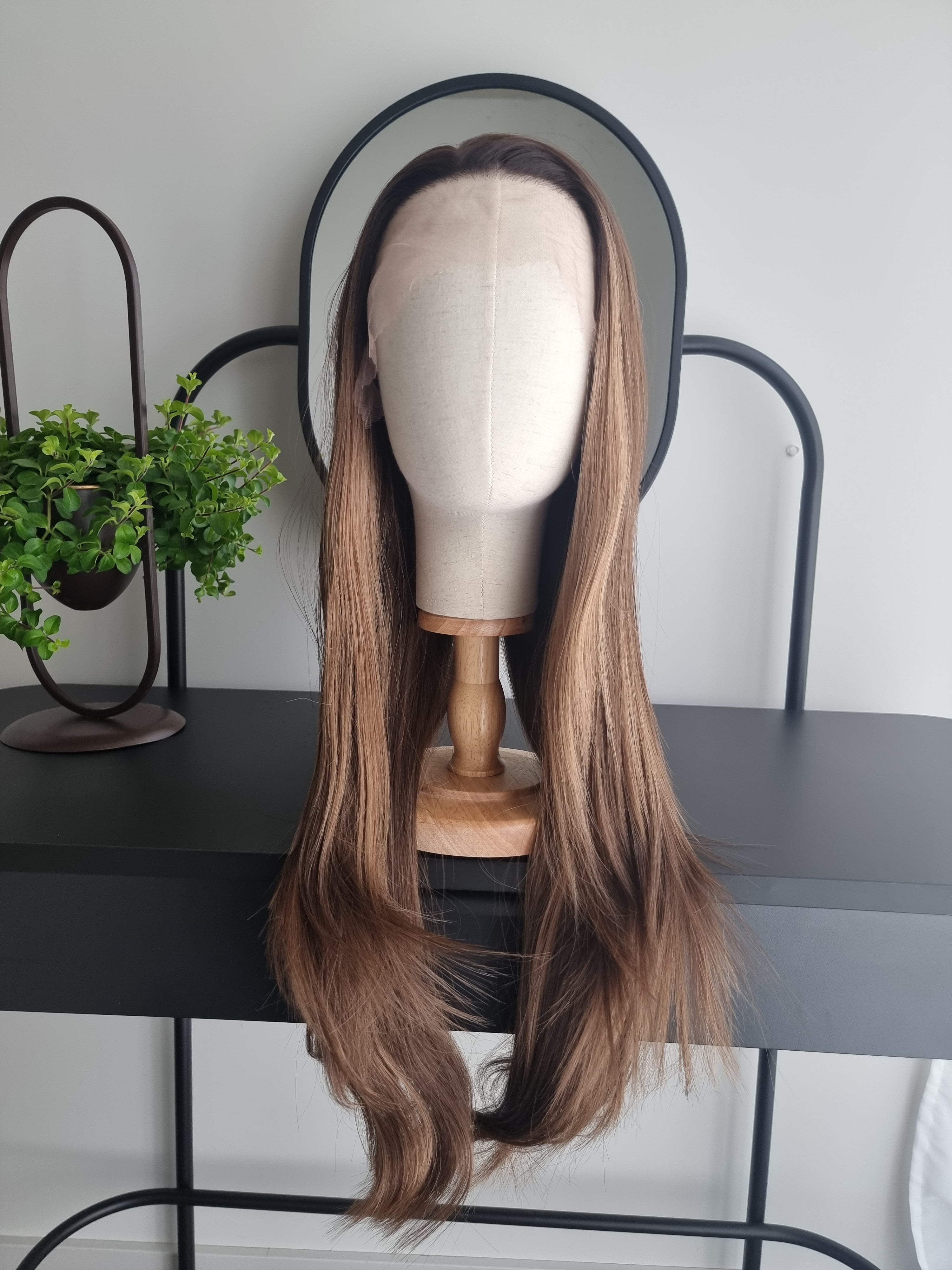 "Unei" synthetic hair wig
