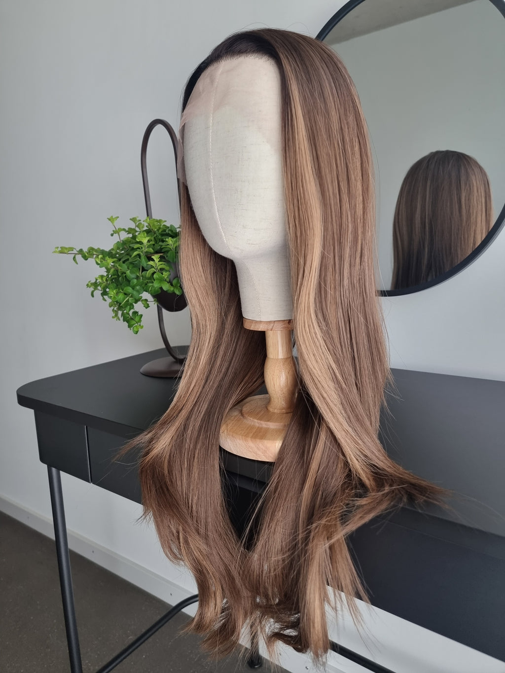 "Unei" synthetic hair wig