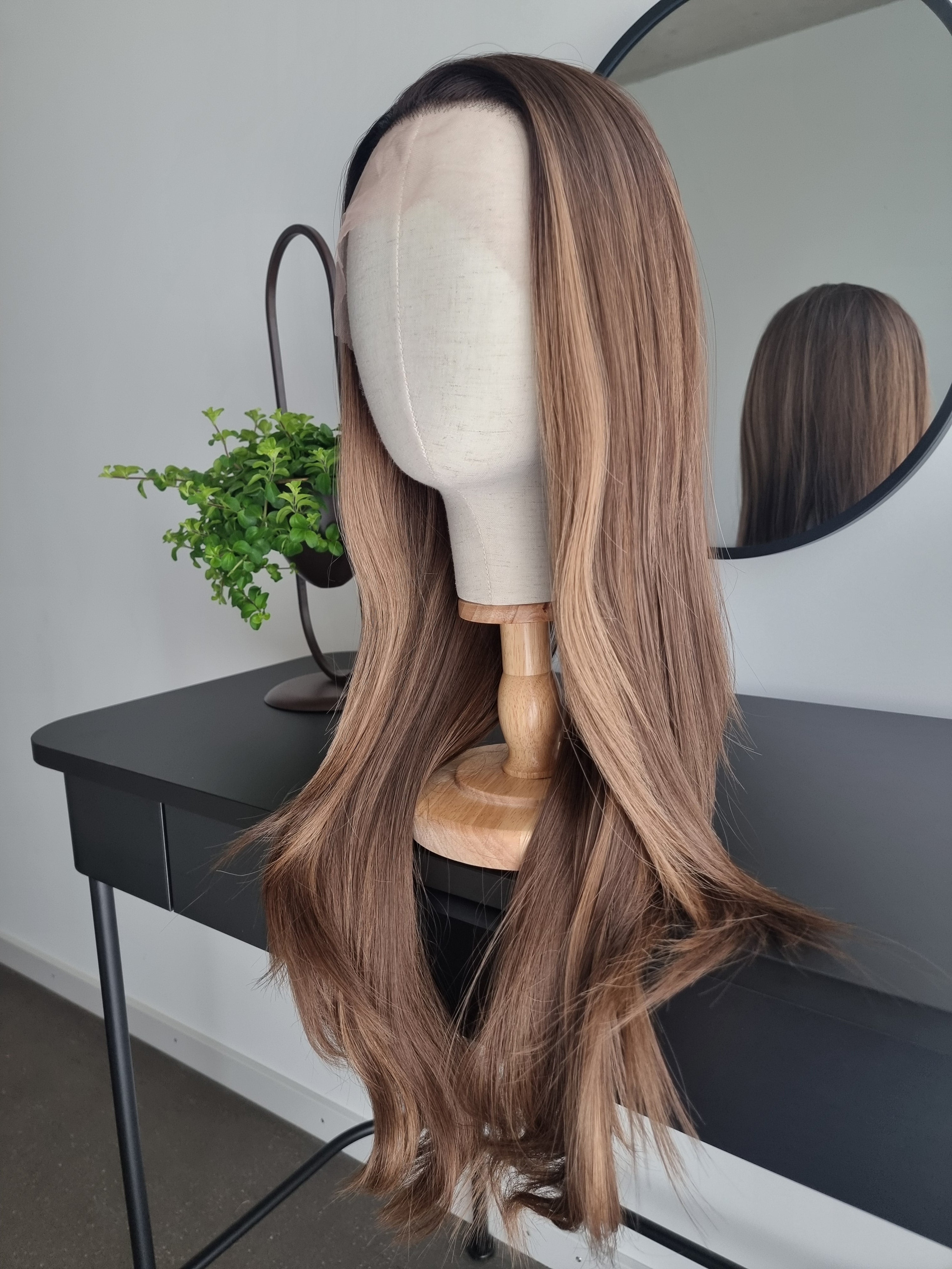 "Unei" synthetic hair wig