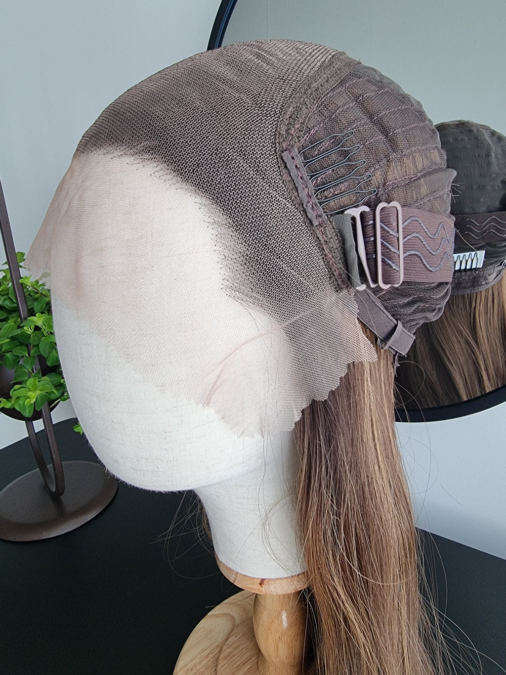 "Unei" synthetic hair wig