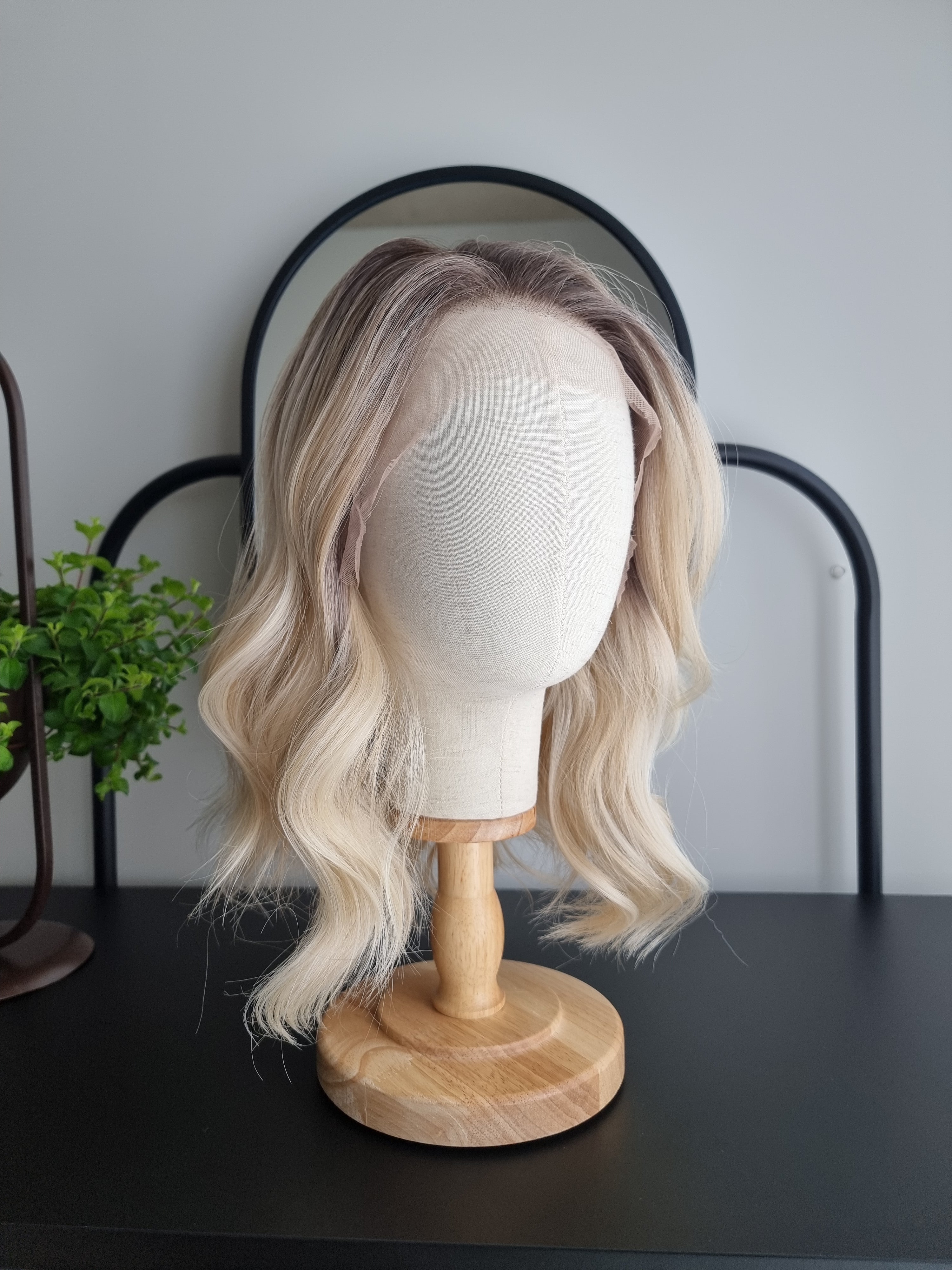 "Victoria" synthetic hair wig