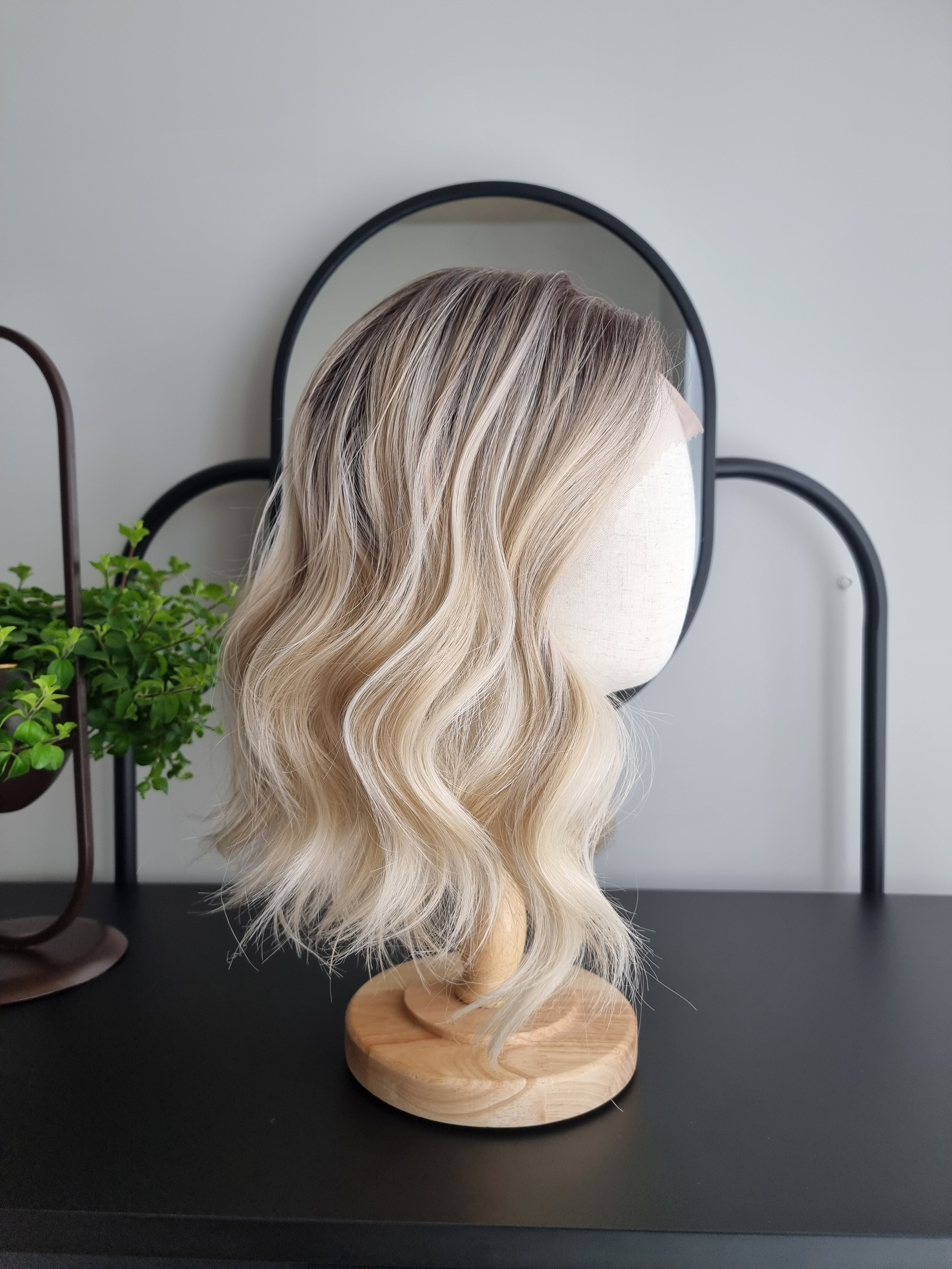 "Victoria" synthetic hair wig