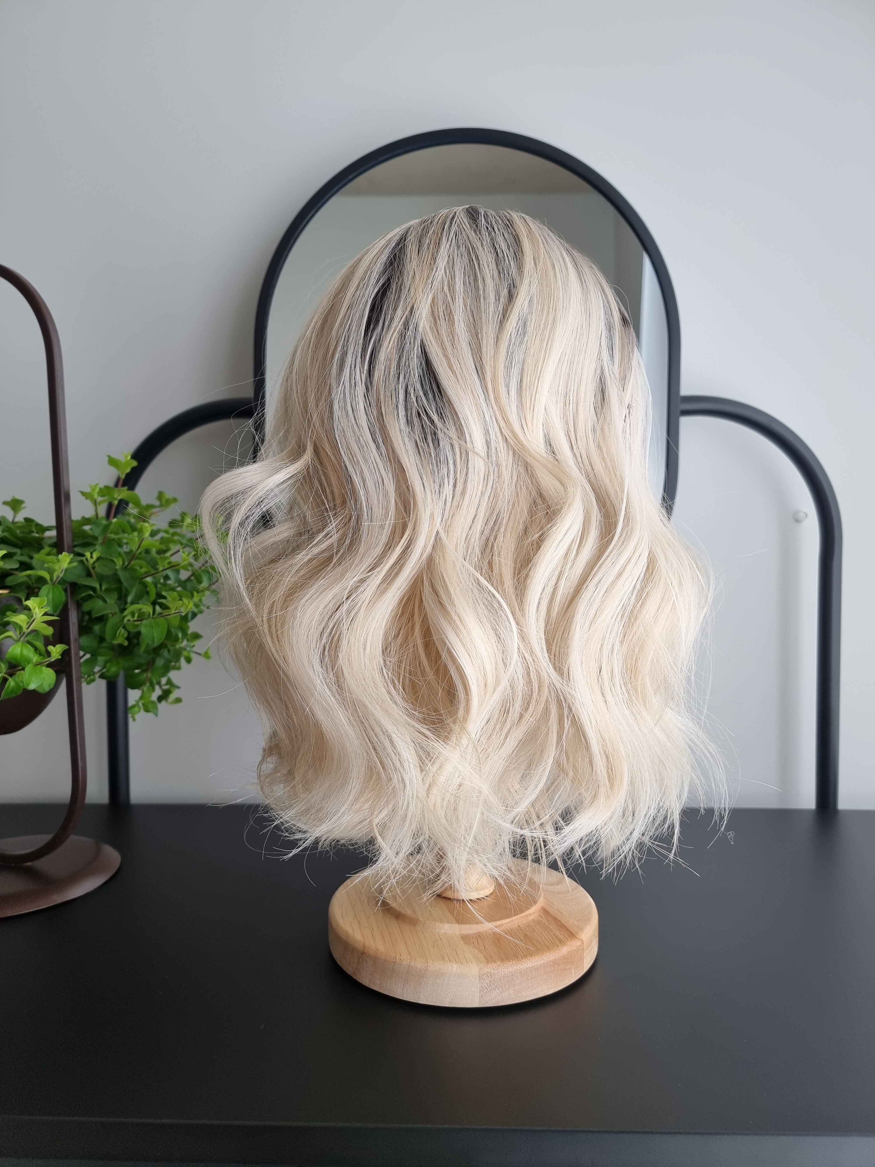 "Victoria" synthetic hair wig
