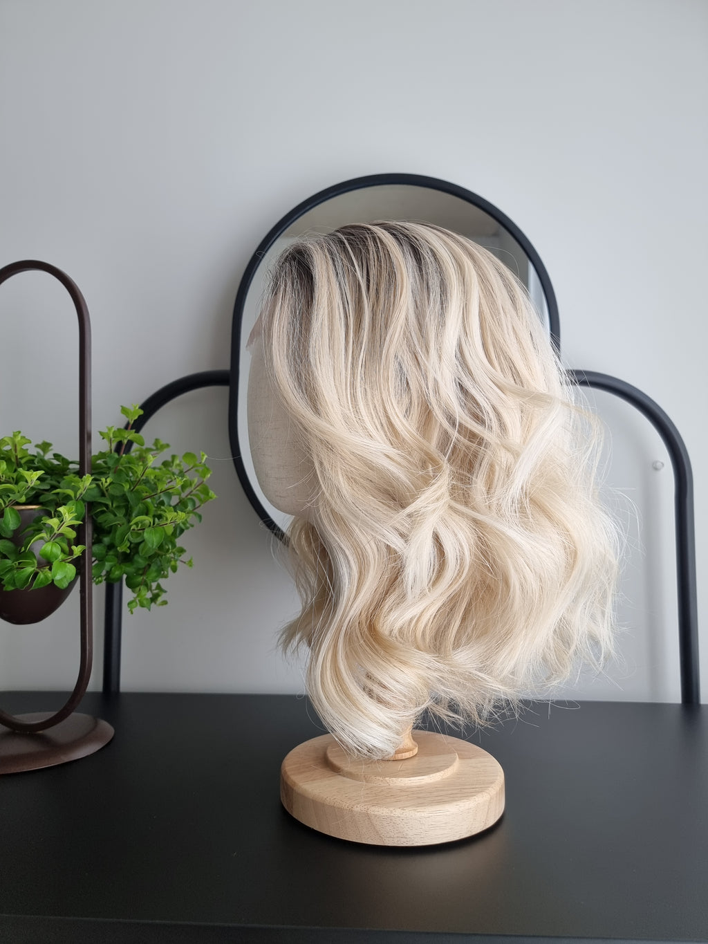 "Victoria" synthetic hair wig