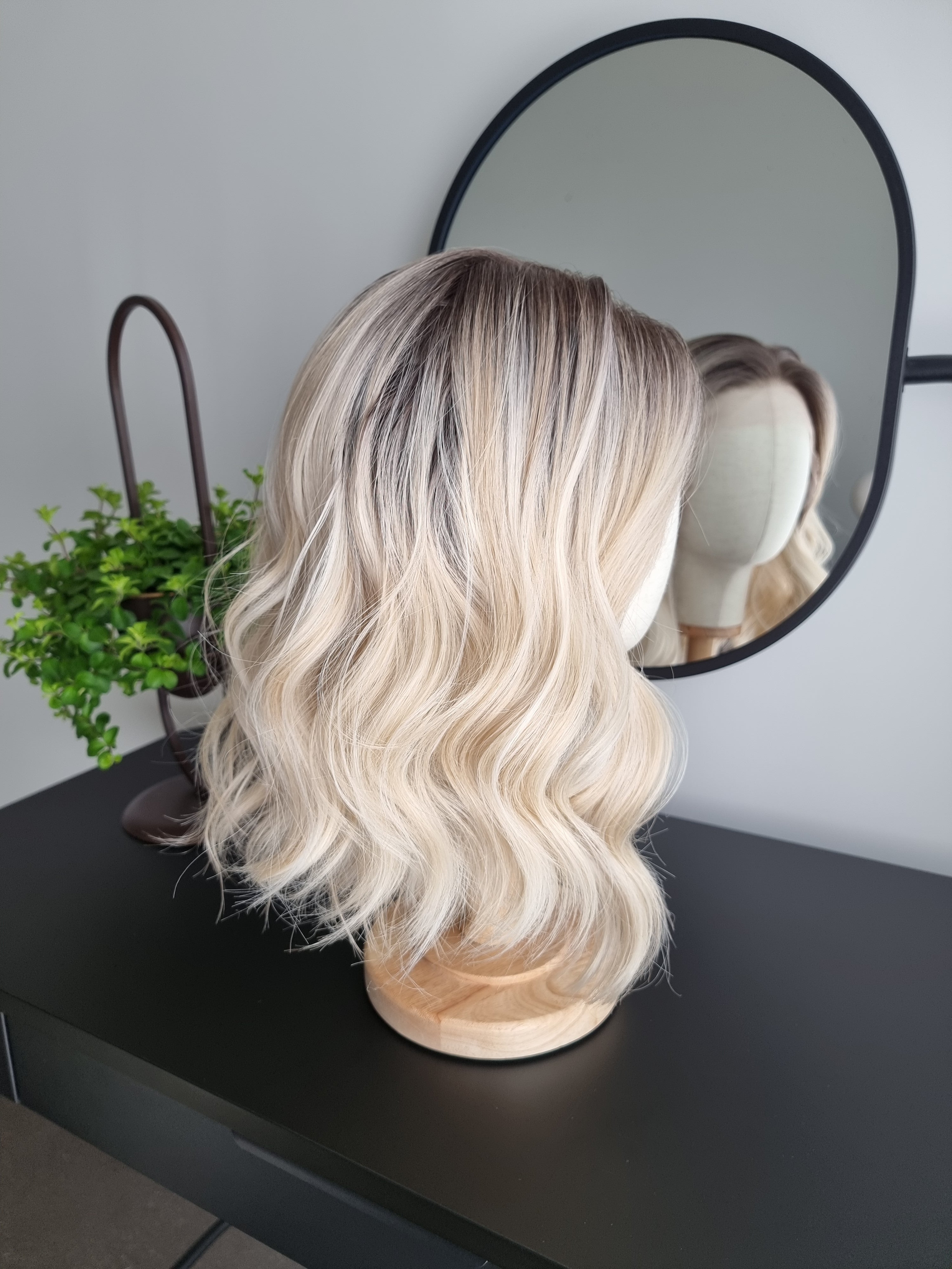 "Victoria" synthetic hair wig