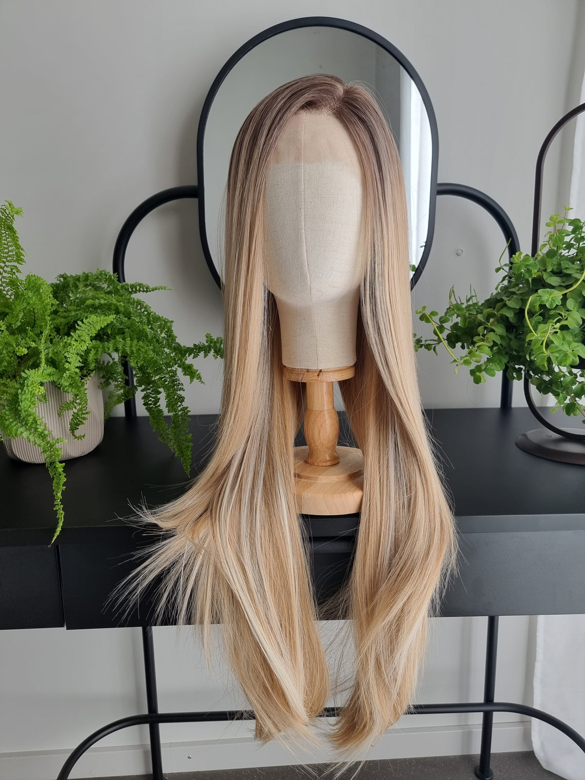 "Amalia" synthetic hair wig