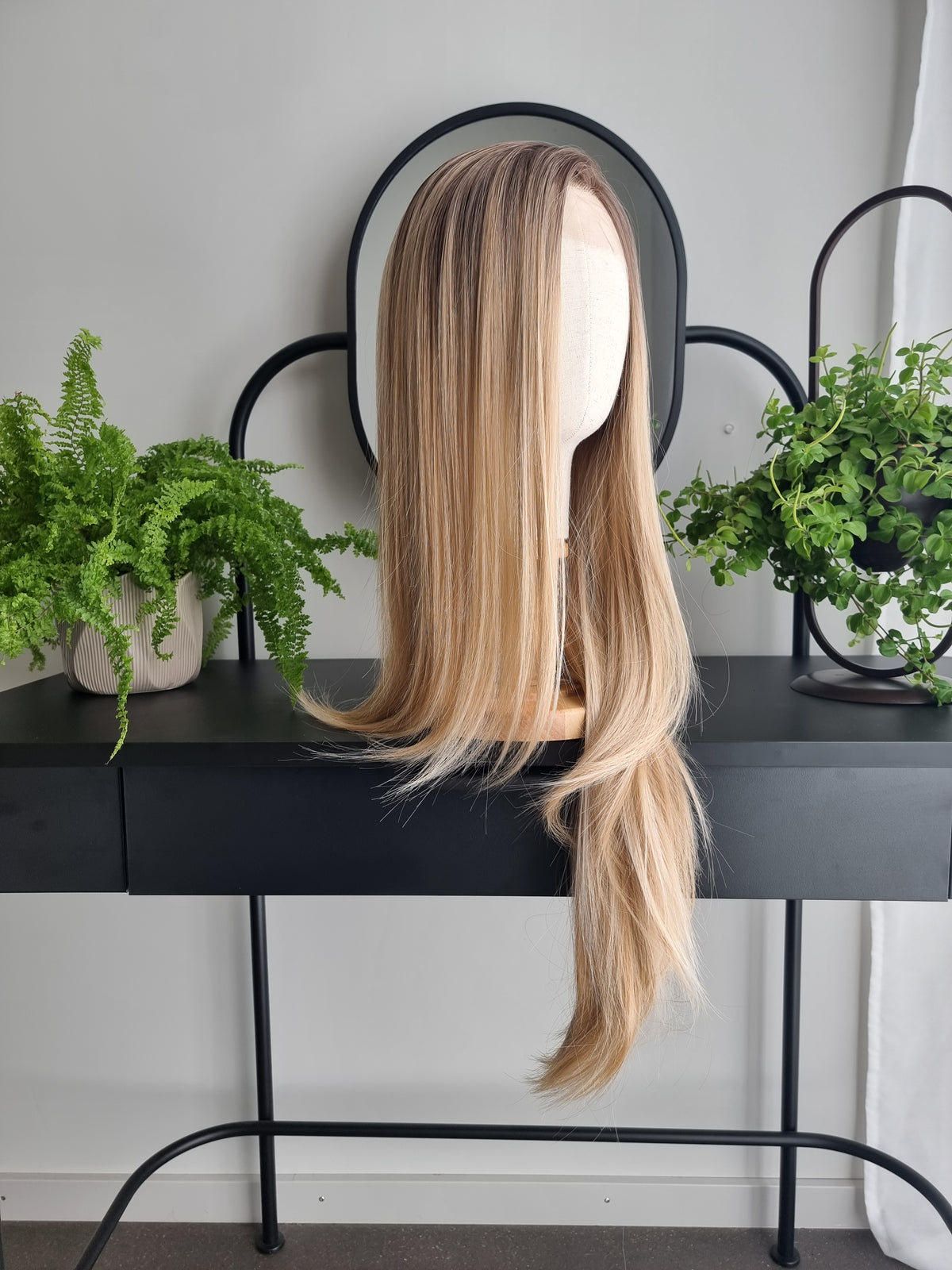 "Amalia" synthetic hair wig