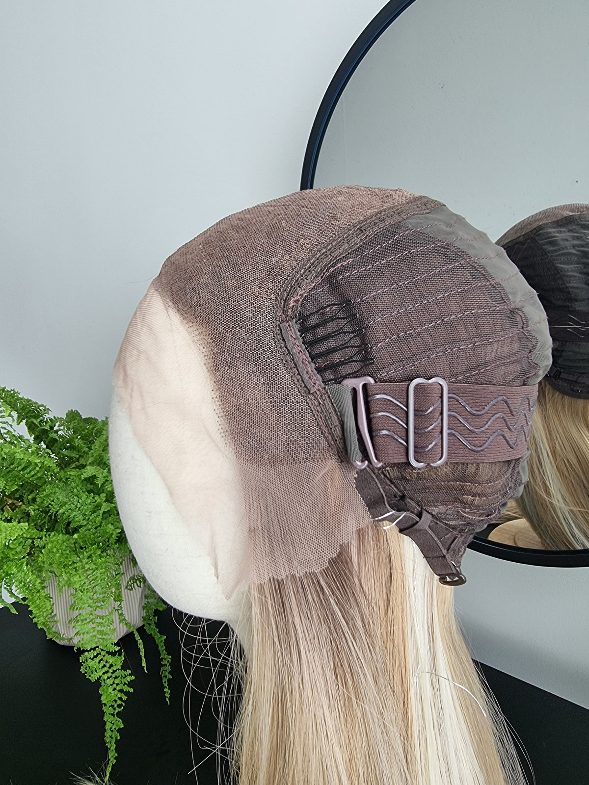 "Amalia" synthetic hair wig